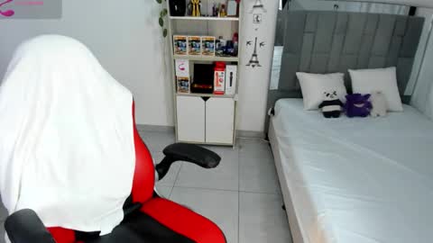 kitty_scoot online show from 10-01-25, 01:33