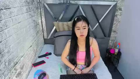Snapshot of kitty_small69 chatting on 05-06-26, 01:27 kitty_small69 online show from 05-06-26, 01:27