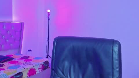 kitty_violet11 online show from 02-21-26, 09:38