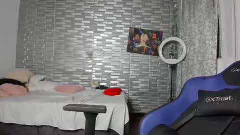 violet online show from 04-17-26, 11:19