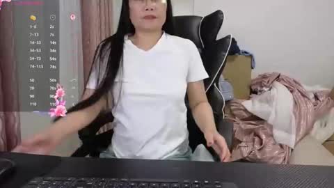 Snapshot of kittybabe0528 chatting on 05-14-26, 08:54 kittybabe0528 online show from 05-14-26, 08:54