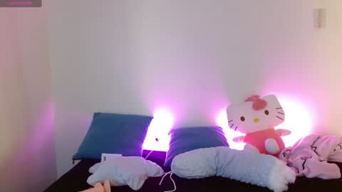 Snapshot of kittycatw chatting on 01-09-25, 11:25 LAURA help me reach 100likes online show from 01-09-25, 11:25