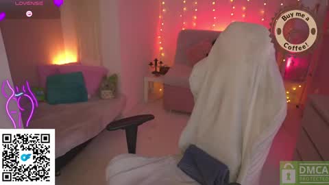 Snapshot of kittygrey chatting on 06-04-26, 02:23 Samantha Grey online show from 06-04-26, 02:23