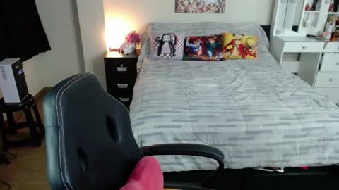 Snapshot of kittykat18x chatting on 04-28-26, 01:26 Isabel online show from 04-28-26, 01:26