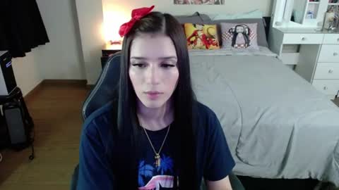 Snapshot of kittykat18x chatting on 06-12-26, 03:38 Isabel online show from 06-12-26, 03:38