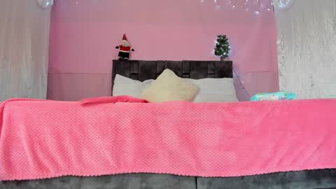 Snapshot of kittymyers chatting on 12-25-24, 04:22 kitty online show from 12-25-24, 04:22