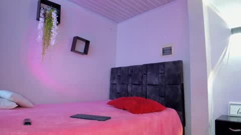 Snapshot of kittymyers chatting on 09-13-25, 01:11 kitty online show from 09-13-25, 01:11