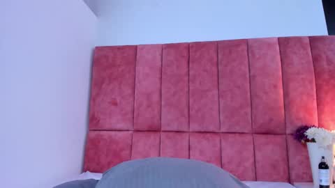 K I T T Y Y  online show from 12-19-25, 08:05