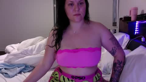 Snapshot of kittyykat4571 chatting on 04-16-26, 03:18 Kat3 online show from 04-16-26, 03:18