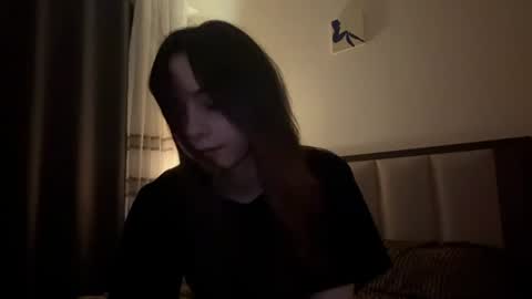Snapshot of kittyymoonnn chatting on 06-15-26, 07:16 Emma online show from 06-15-26, 07:16