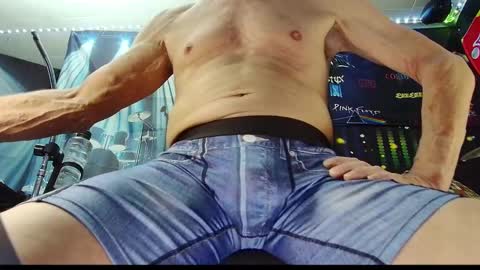 Snapshot of kiveuxmakeu chatting on 10-01-25, 04:02 kiveuxmakeu online show from 10-01-25, 04:02