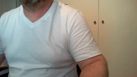 Snapshot of kiwiben45 chatting on 05-29-26, 01:14 Ben online show from 05-29-26, 01:14