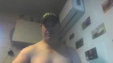 Snapshot of kiwiguy19773 chatting on 05-10-26, 03:55 kiwiguy19773 online show from 05-10-26, 03:55