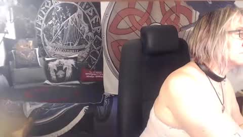 Michelle online show from 11-19-25, 07:52