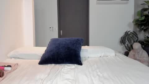 Snapshot of kleogold_1 chatting on 12-04-24, 06:44 Christina online show from 12-04-24, 06:44