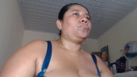 Snapshot of kloe_boobs chatting on 09-21-25, 06:53 Kloe online show from 09-21-25, 06:53