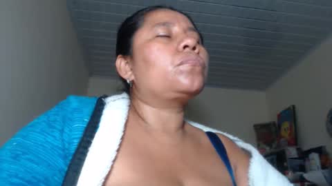 Snapshot of kloe_boobs chatting on 10-12-25, 08:35 Kloe online show from 10-12-25, 08:35