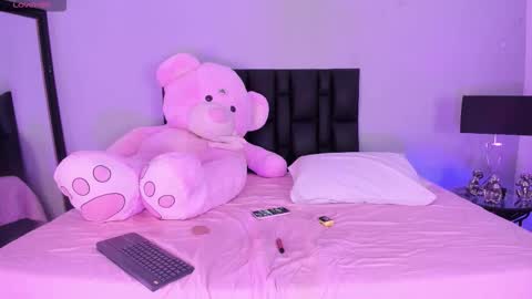 Snapshot of kloebaby_ chatting on 03-18-26, 08:45 KLOE online show from 03-18-26, 08:45