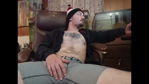 Snapshot of klou502 chatting on 12-10-24, 04:06 LOUiViLAN online show from 12-10-24, 04:06