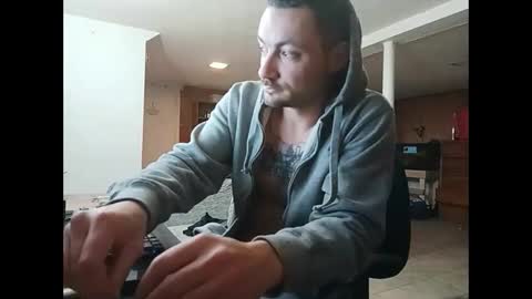 Snapshot of klou502 chatting on 12-19-24, 08:13 LOUiViLAN online show from 12-19-24, 08:13