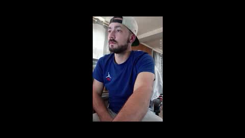 Snapshot of klou502 chatting on 10-05-25, 05:55 LOUiViLAN online show from 10-05-25, 05:55