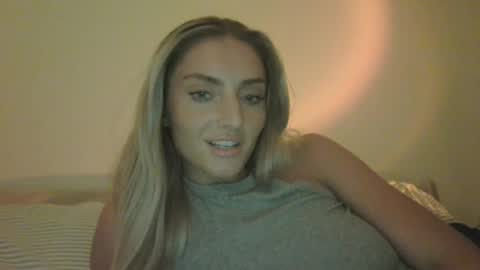 Snapshot of kmb25 chatting on 06-20-26, 05:43 kmb25 online show from 06-20-26, 05:43