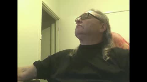 Snapshot of knobout chatting on 10-29-25, 06:37 knobout online show from 10-29-25, 06:37