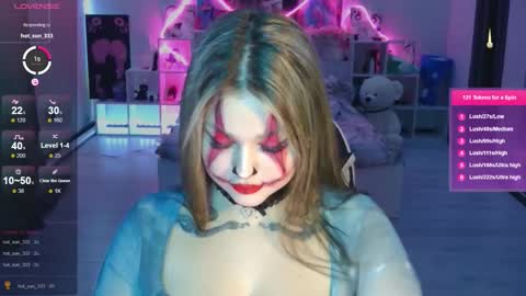 Snapshot of kokokolla chatting on 10-31-25, 09:27 Mia online show from 10-31-25, 09:27