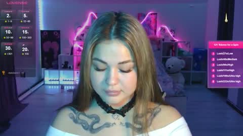 Snapshot of kokokolla chatting on 11-01-25, 10:12 Mia online show from 11-01-25, 10:12