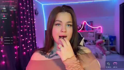 Snapshot of kokokolla chatting on 12-13-25, 07:53 Mia online show from 12-13-25, 07:53