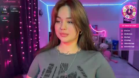 Snapshot of kokokolla chatting on 12-18-25, 06:47 Mia online show from 12-18-25, 06:47