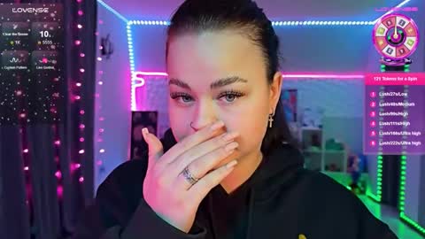 Snapshot of kokokolla chatting on 02-14-26, 12:18 Mia online show from 02-14-26, 12:18