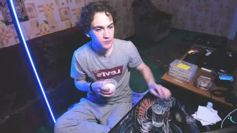 Snapshot of kolyakayne chatting on 04-21-26, 10:10 Kolya Kayne online show from 04-21-26, 10:10
