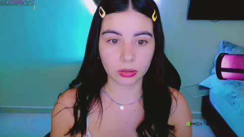 YINI online show from 12-15-25, 04:17