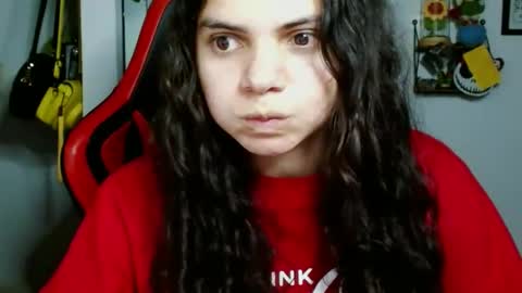 Snapshot of koranikky08 chatting on 12-18-24, 02:10 Karoll online show from 12-18-24, 02:10