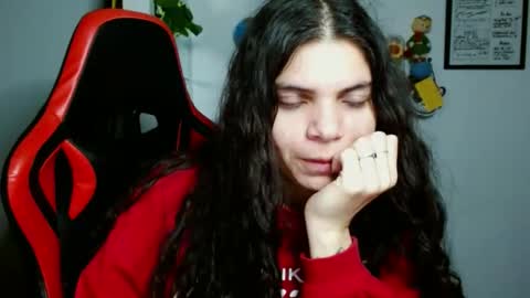 Snapshot of koranikky08 chatting on 12-18-24, 05:59 Karoll online show from 12-18-24, 05:59