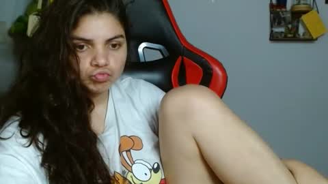 Snapshot of koranikky08 chatting on 12-31-24, 01:04 Karoll online show from 12-31-24, 01:04