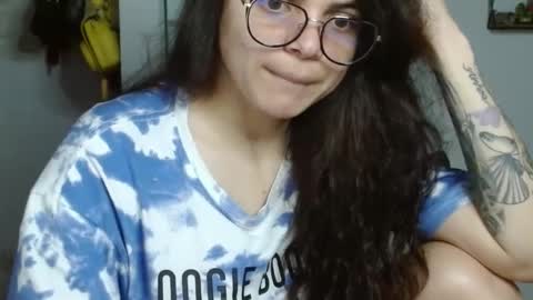 Snapshot of koranikky08 chatting on 01-11-25, 10:29 Karoll online show from 01-11-25, 10:29