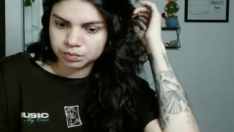 Snapshot of koranikky08 chatting on 09-20-25, 02:12 Karoll online show from 09-20-25, 02:12