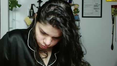 Snapshot of koranikky08 chatting on 10-02-25, 01:45 Karoll online show from 10-02-25, 01:45