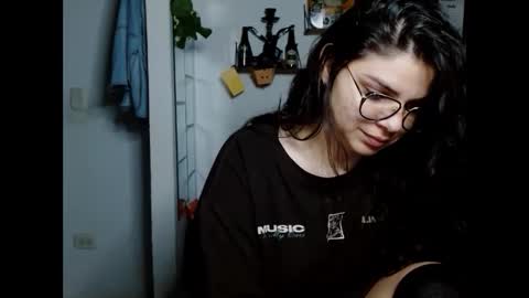 Snapshot of koranikky08 chatting on 10-05-25, 01:48 Karoll online show from 10-05-25, 01:48