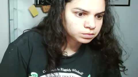 Snapshot of koranikky08 chatting on 10-09-25, 01:58 Karoll online show from 10-09-25, 01:58