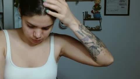 Karoll online show from 10-27-25, 01:31