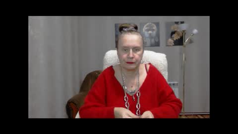 Snapshot of koroleva70 chatting on 02-06-25, 08:34 VIKA online show from 02-06-25, 08:34