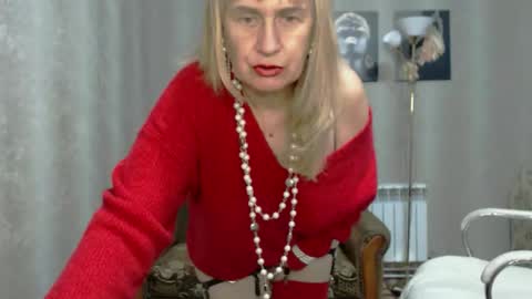 Snapshot of koroleva70 chatting on 10-01-25, 05:30 VIKA online show from 10-01-25, 05:30