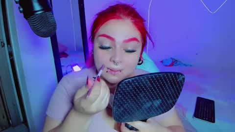 Snapshot of kpayton99 chatting on 02-12-25, 02:45 Khloe online show from 02-12-25, 02:45