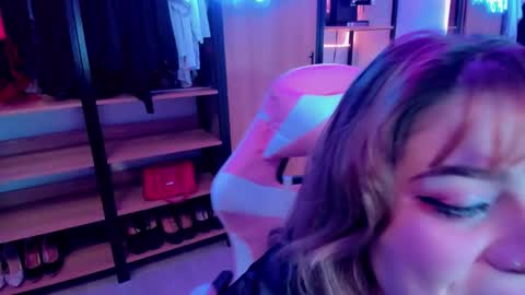 Snapshot of kpayton99 chatting on 10-26-25, 01:33 Khloe online show from 10-26-25, 01:33