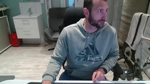 Snapshot of krevett80800 chatting on 09-17-25, 06:31 krevett80800 online show from 09-17-25, 06:31