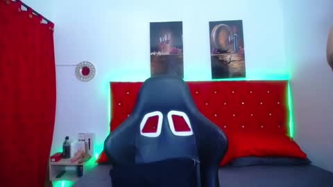 kriss_sweetboobs online show from 02-04-25, 12:00