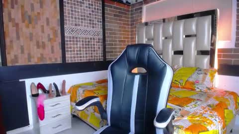 kriss_sweetboobs online show from 09-16-25, 01:01